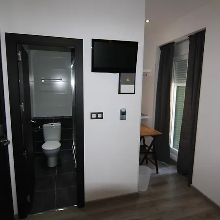 Hostal Mh Fuencarral-3