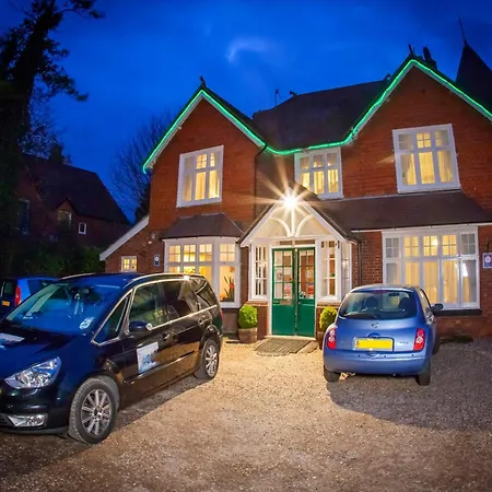 Gatwick Turret Guest House-2