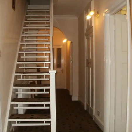 London Heathrow Guesthouse-2