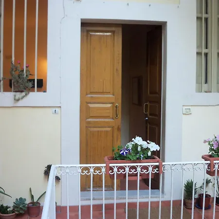 B&B Caravaggio Basic Rooms Near Ortigia-3