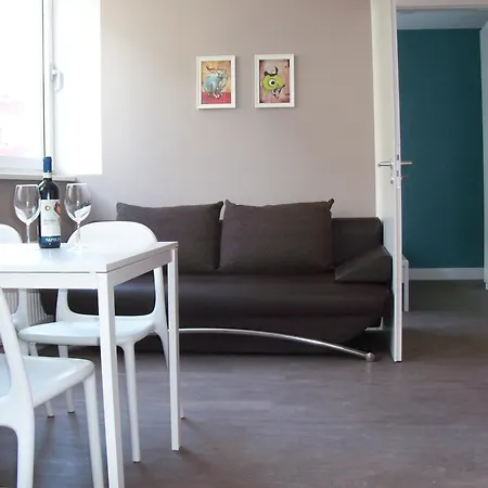 Apartmenthouse Berlin - Am Goerlitzer Park-2