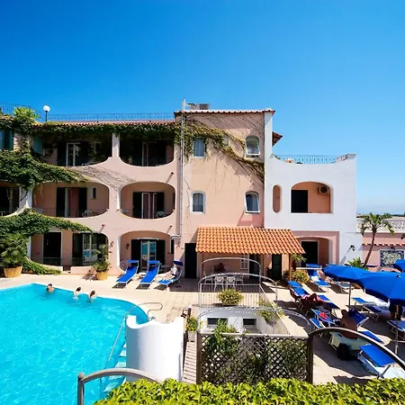 Hotel Bellevue Benessere & Relax-3