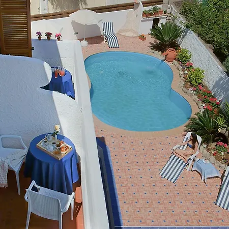 Iris Hotel-2