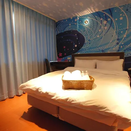Happiness Inn-3