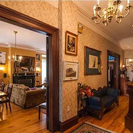 Carriage House Inn-3