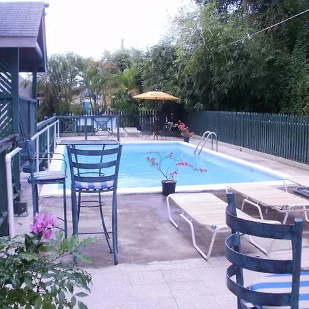 Pineapple Court Hotel-3