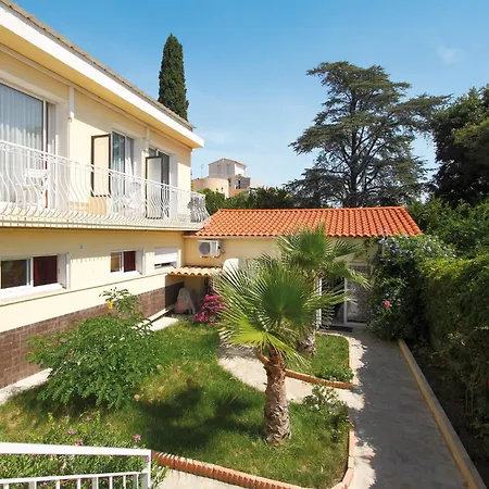 Hotel La Croix De Malte-2