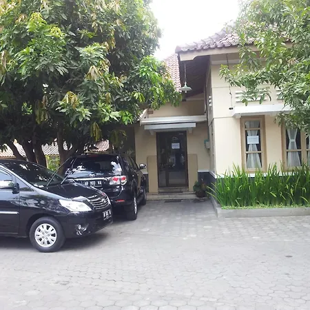 Ndalem Suratin Guesthouse-3