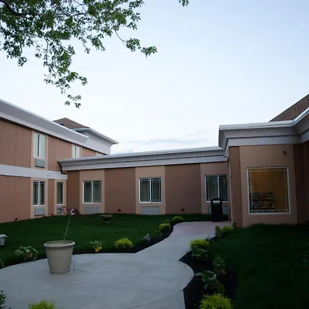 Aashram Hotel By Niagara River-3