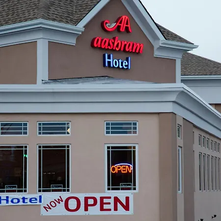 Aashram Hotel By Niagara River-3