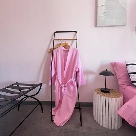 Rainbow Motel-3