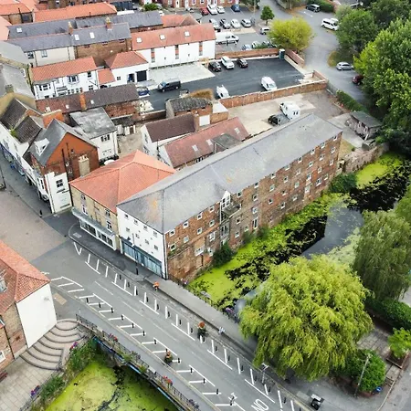 Riverside Mews-2