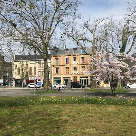Hotel Couleurs Sud avec ascenseur et restaurant Centre ville-Gare Charleville-Mézières-2