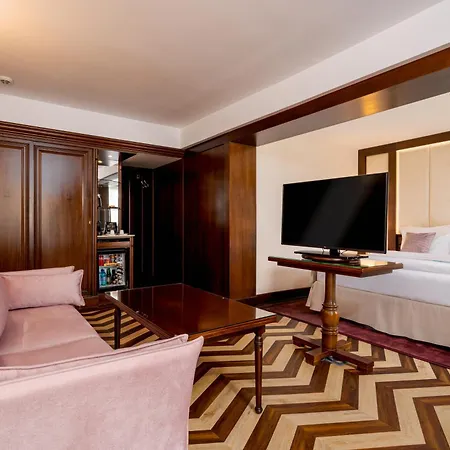Hotel International-2