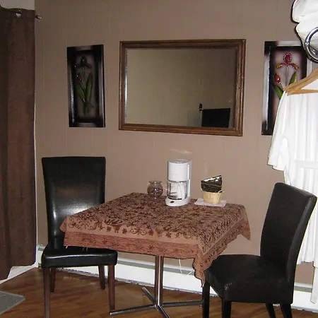 Parkway Motel & European Lodges-3