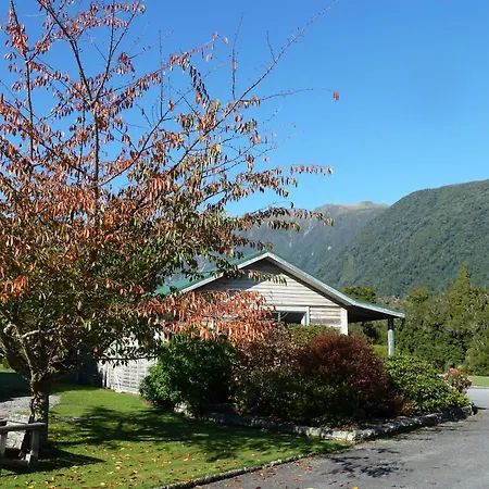 Rainforest Motel-2