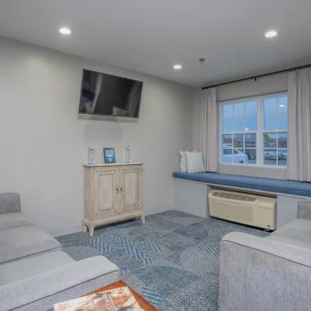Microtel Inn & Suites By Wyndham Albertville-3