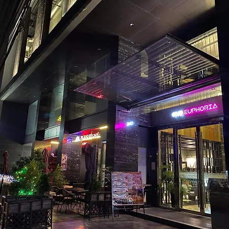 One Euphoria Prime Suite Hotel-3