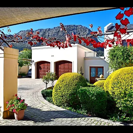 Petit Plaisir Is A Romantic Self-Catering Cottage On The Side Of The Village No1-2