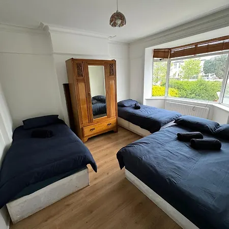 Big Family Room In Room At 2 Iveragh Rd-4-2