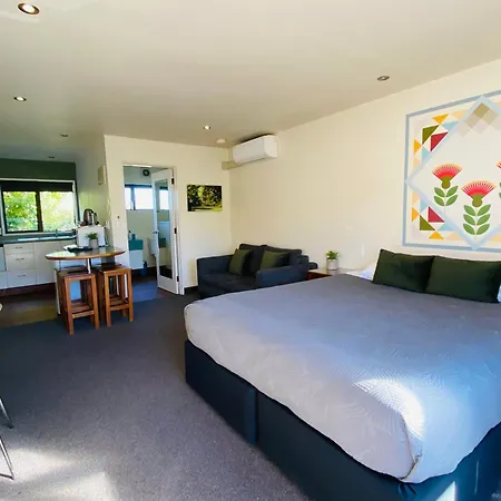 Commodore Motel-3