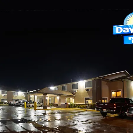 Days Inn By Wyndham Topeka-2