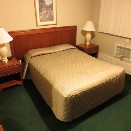Canadiana Motel-2