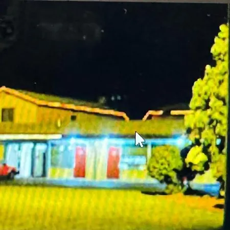 Wooden Shoe Motel-3