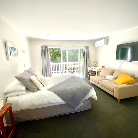 2 Mile Bay Guesthouse-2