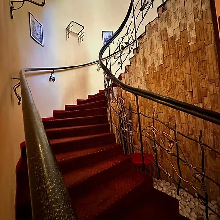 Gallery Hotel Sis-2