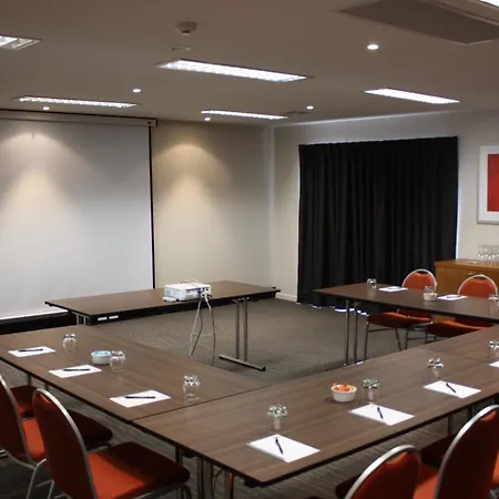 Gladstone Downtown Central Apartment Hotel Official-2