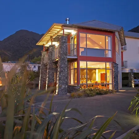 Te Weheka Boutique Hotel-3