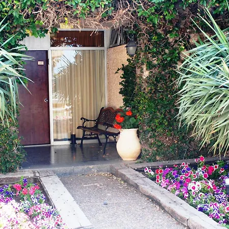 The Seasons Hotel -Studio & Suite-2