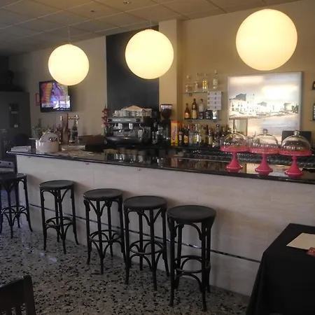 Hostal Fonda Montserrat-3