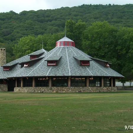 Overlook Lodge And Stone Cottages At Bear Mountain-2