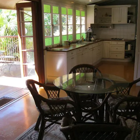 Classique Bed & Breakfast-3