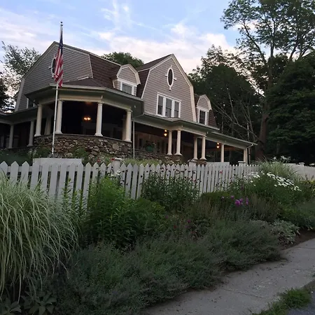 Hilltop House Bed & Breakfast-3