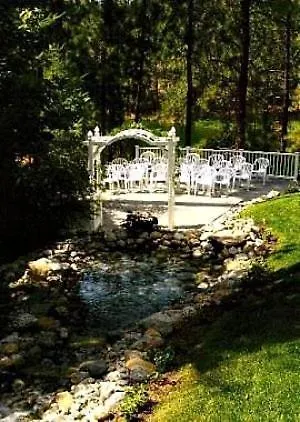 River Cove Elegant Waterfront Bed & Breakfast-3
