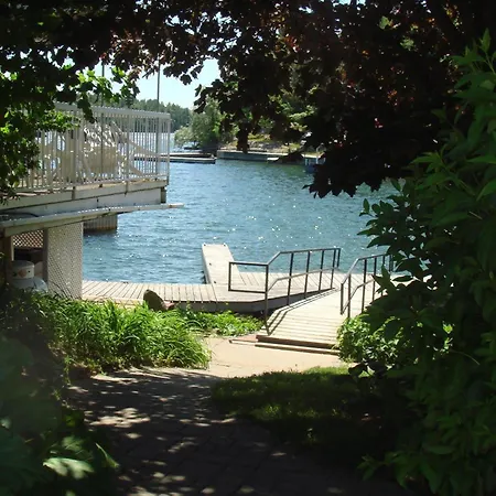 Boathouse Country Inn-3