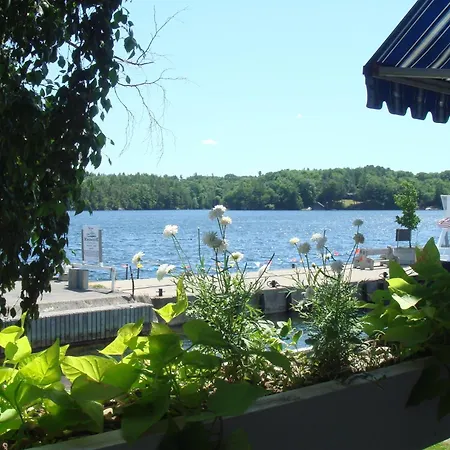 Boathouse Country Inn-2