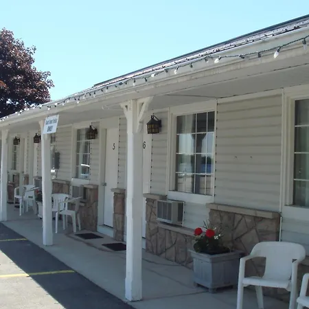 Boathouse Country Inn-2