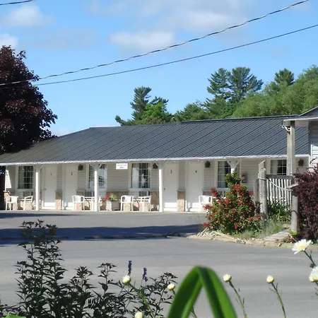 Boathouse Country Inn-3
