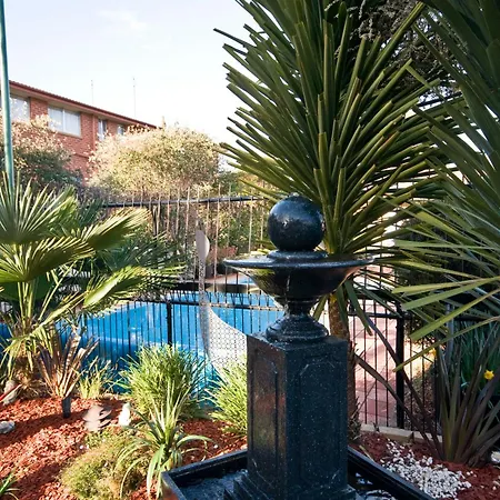 Country Plaza Motel-2
