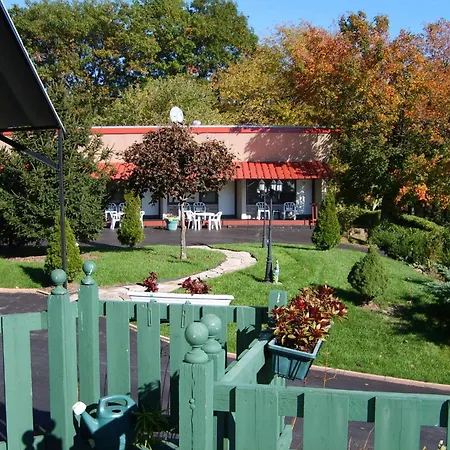 Capricorn Motel Royale 1000 Islands-2