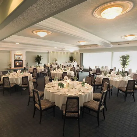 Chateau Louis Hotel & Conference Centre-2