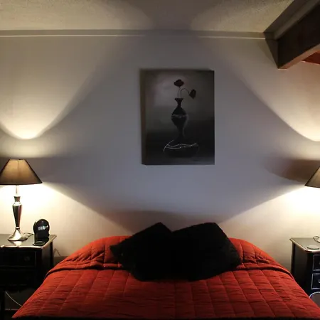 Chartre Manor B&B-3
