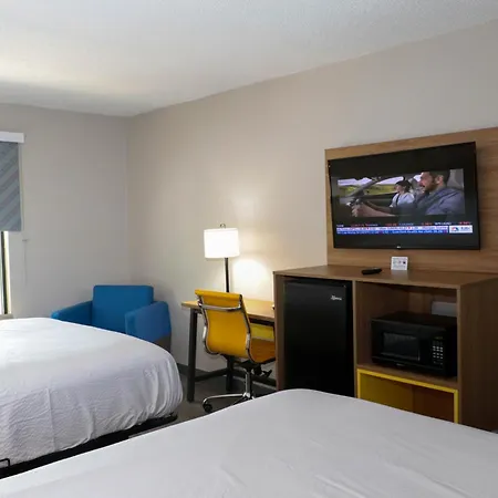 Days Inn By Wyndham Farmville-3