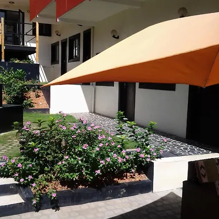 Detente Hotel-2