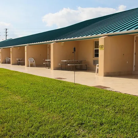 Lake Grassy Inn & Suites-2