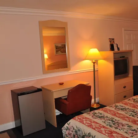 Super 8 By Wyndham Hayward Downtown-2